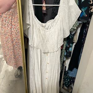 Size 26/28 CATO Women’s Plus White stretchy off shoulder dress
